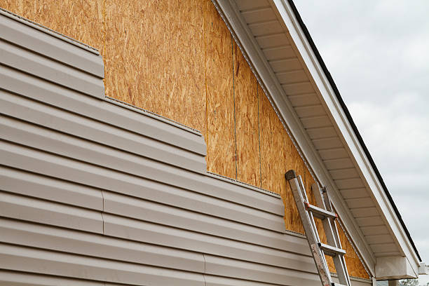 Professional Fiber Cement Siding technician working in Inverness, IL